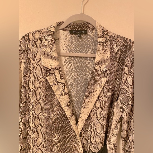 Dynamite Blazer Dress - Picture 4 of 5